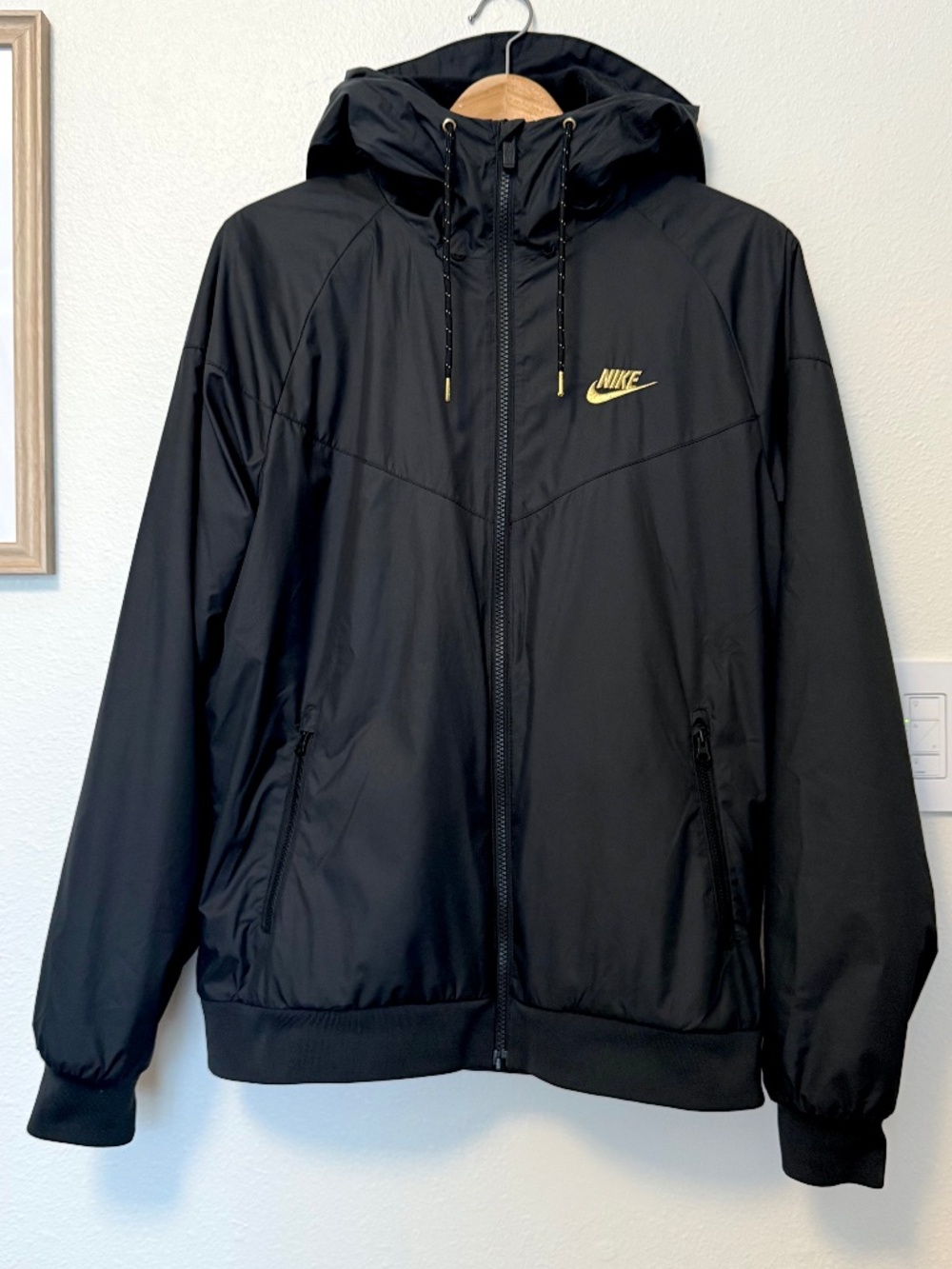 Nike Men’s S Fleece Lined Hooded Windrunner in Black/Gold